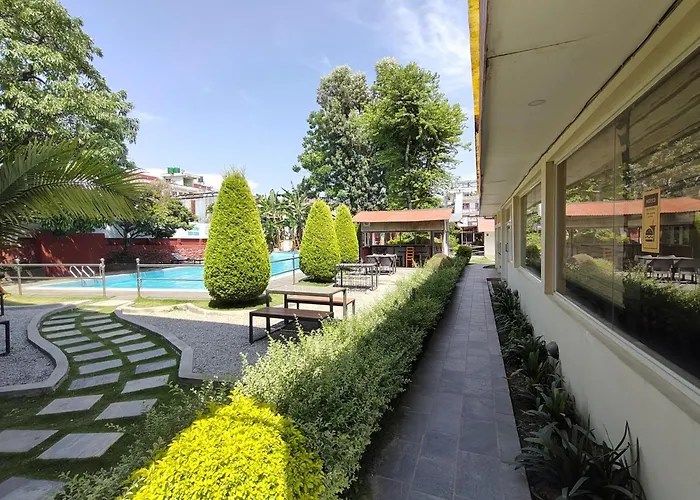 Saanvi & Restaurant Hotel 4*