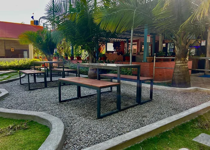 Hotel Saanvi & Restaurant 4*