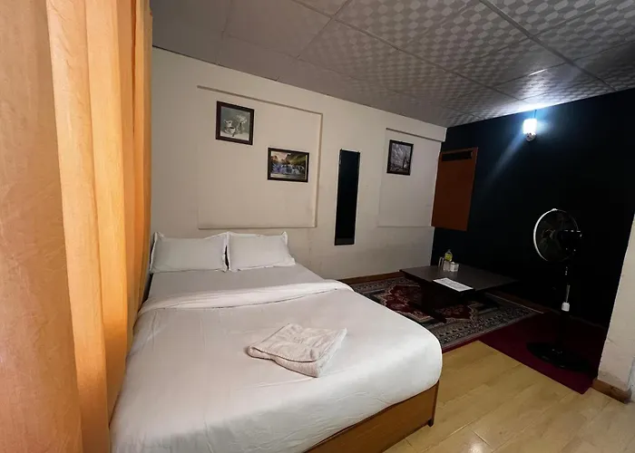 Hotel Saanvi & Restaurant 4*